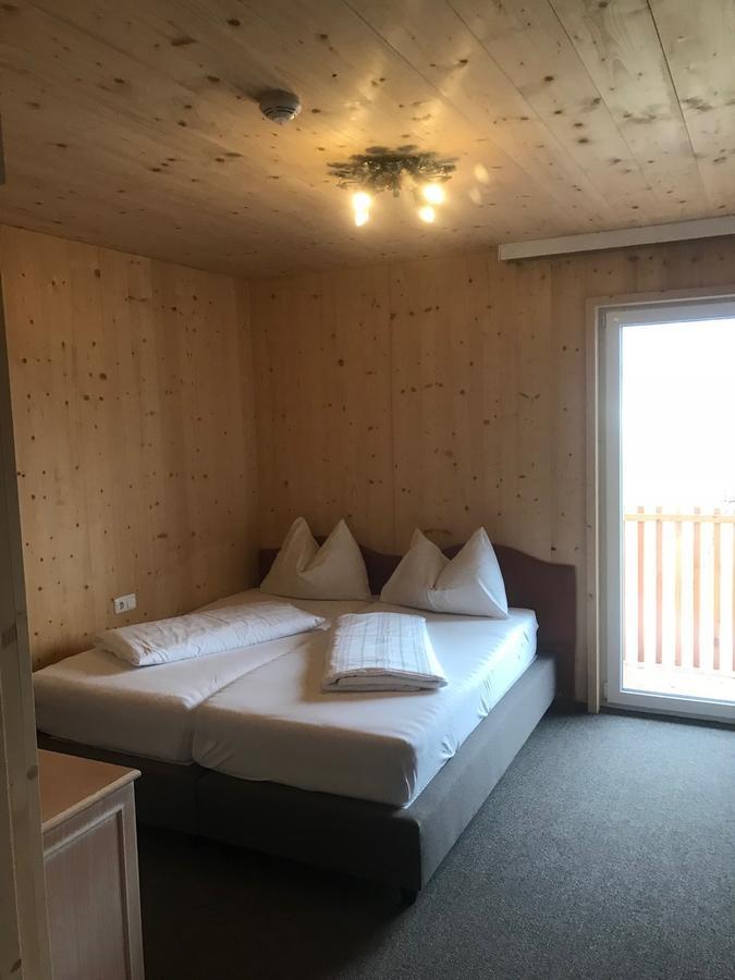 Falken Horst Lienz Bagian luar foto